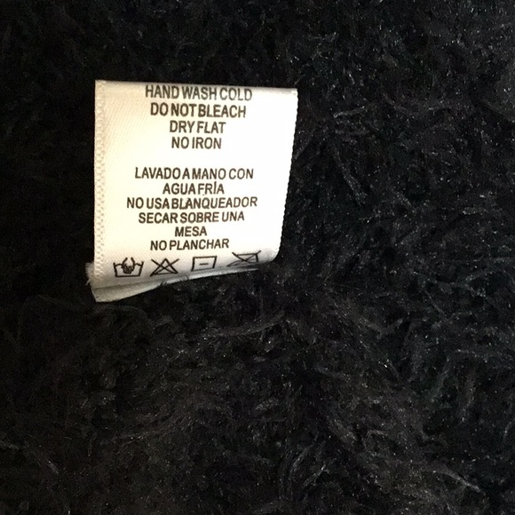 Black Lovetree Cropped Sweater - Picture 6 of 9